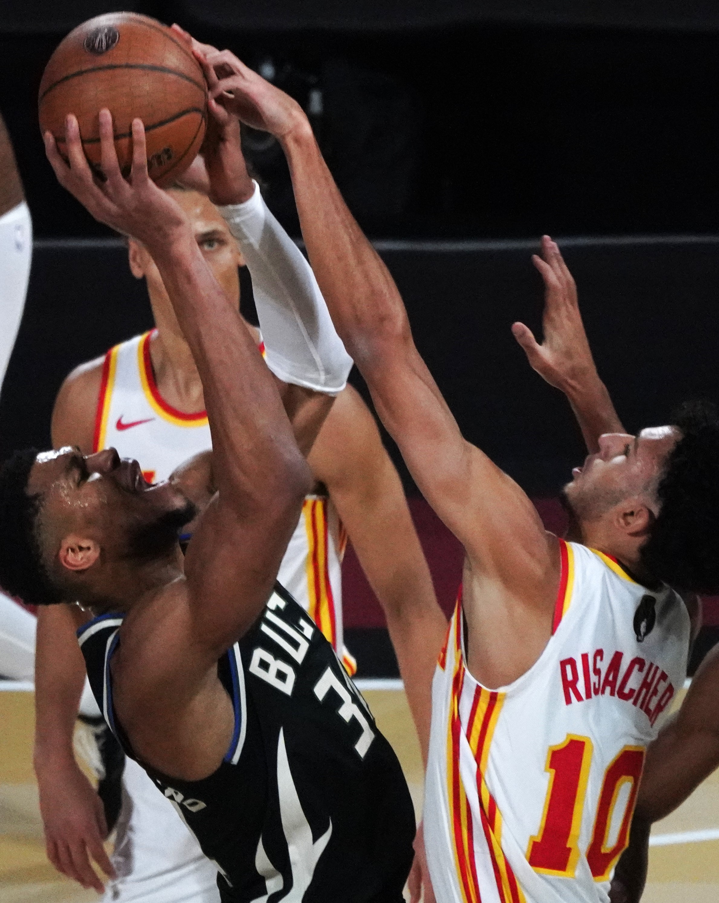 密尔沃基雄鹿训练开放日，转会期遗憾出局引欢呼，全明星赛在即，临场指挥获称赞的简单介绍-问鼎体育