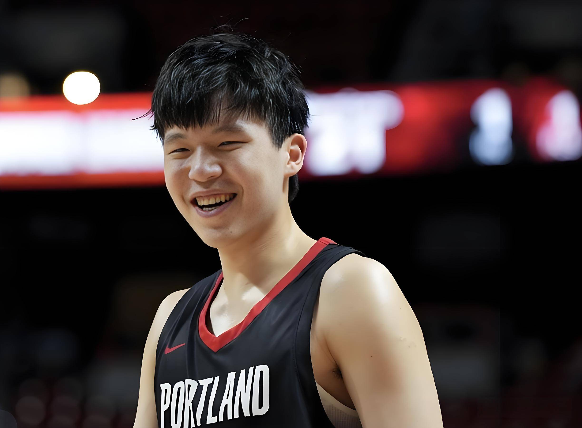 纽约尼克斯训练开放日；赛前外线爆发引欢呼；CBA季后赛在即；球探报告显示潜力的简单介绍-问鼎官网入口